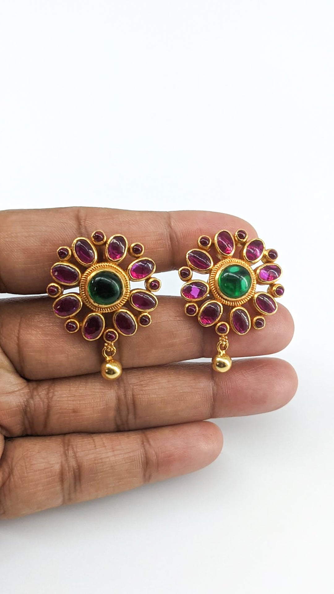 Sanvi Stud / Earring