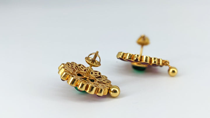 Sanvi Stud / Earring