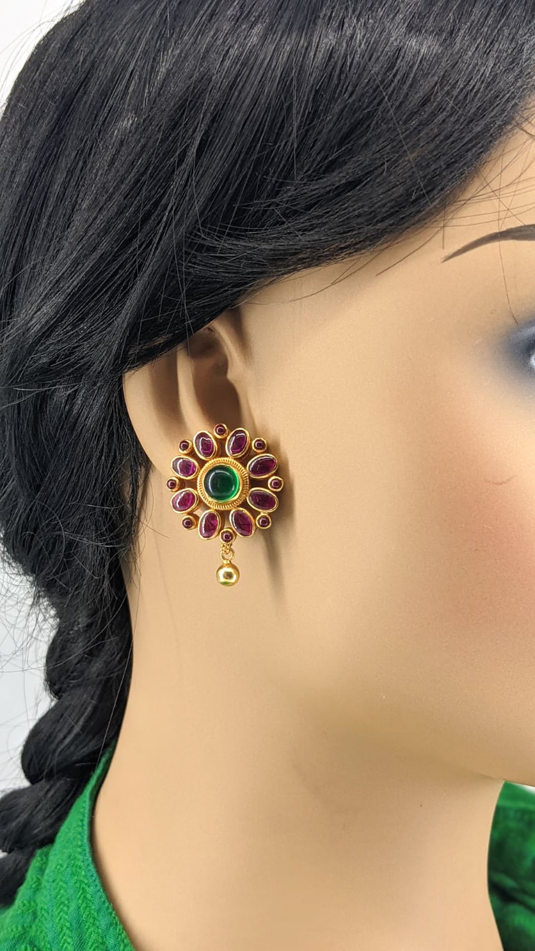 Sanvi Stud / Earring