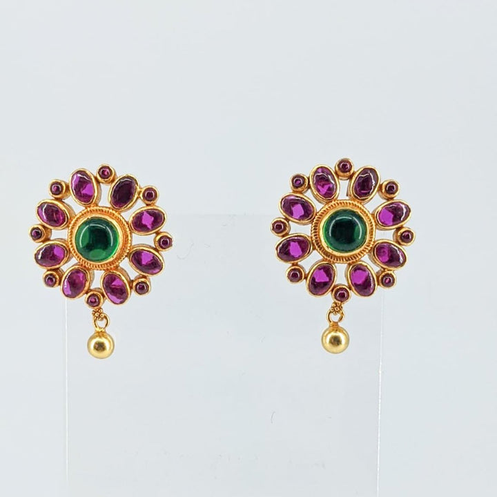 Sanvi Stud / Earring