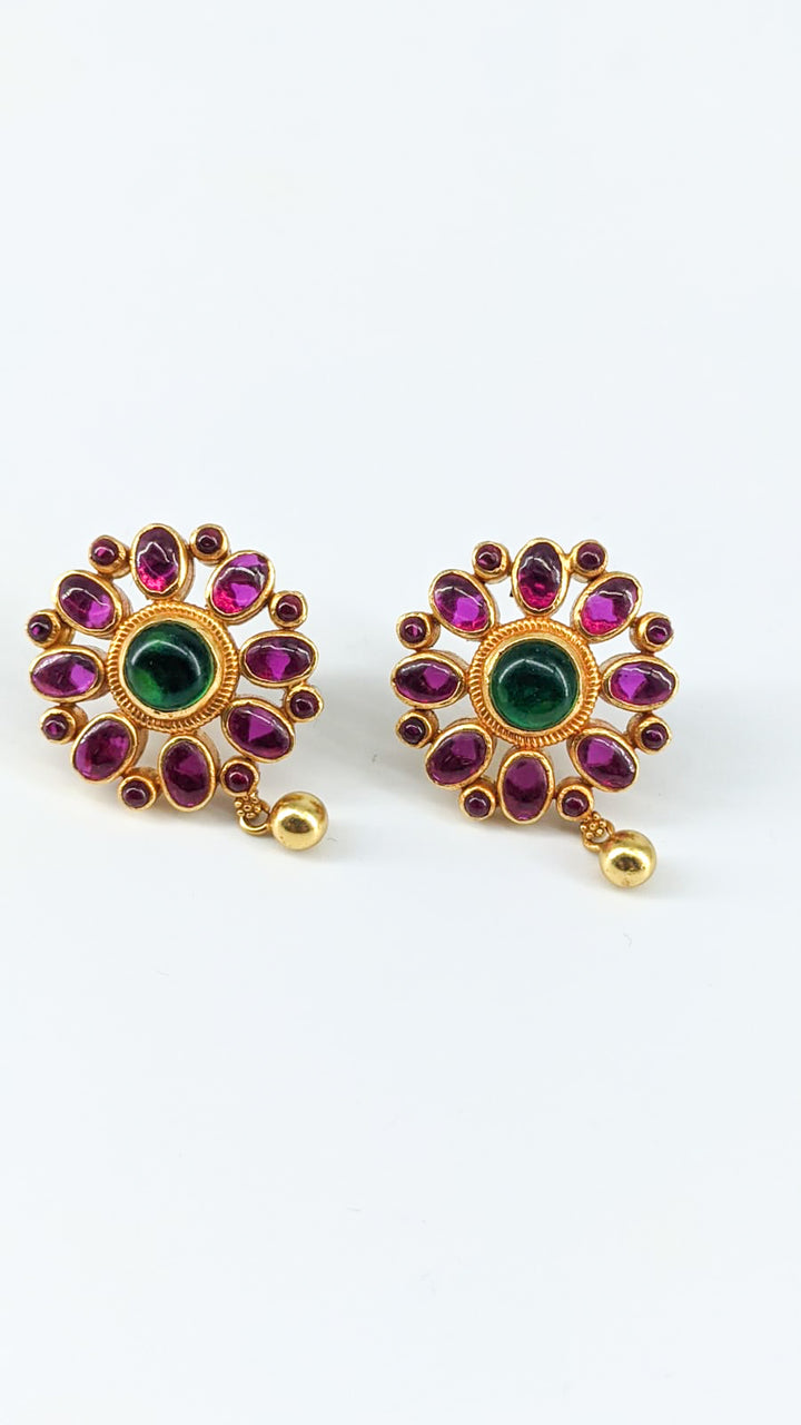 Sanvi Stud / Earring