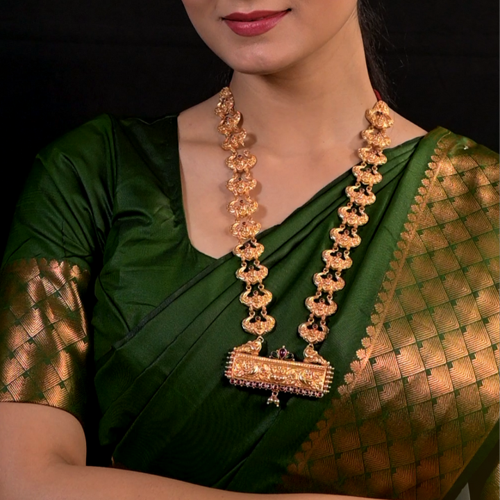 Vidhushi Necklace