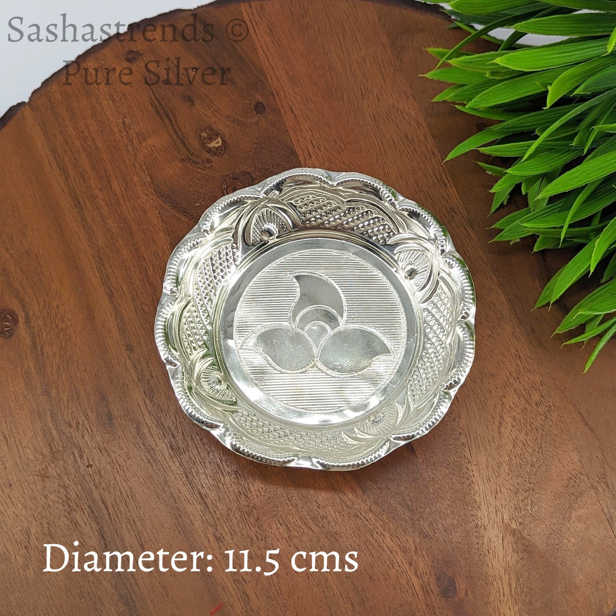 4 plates store of different sizes silver plated